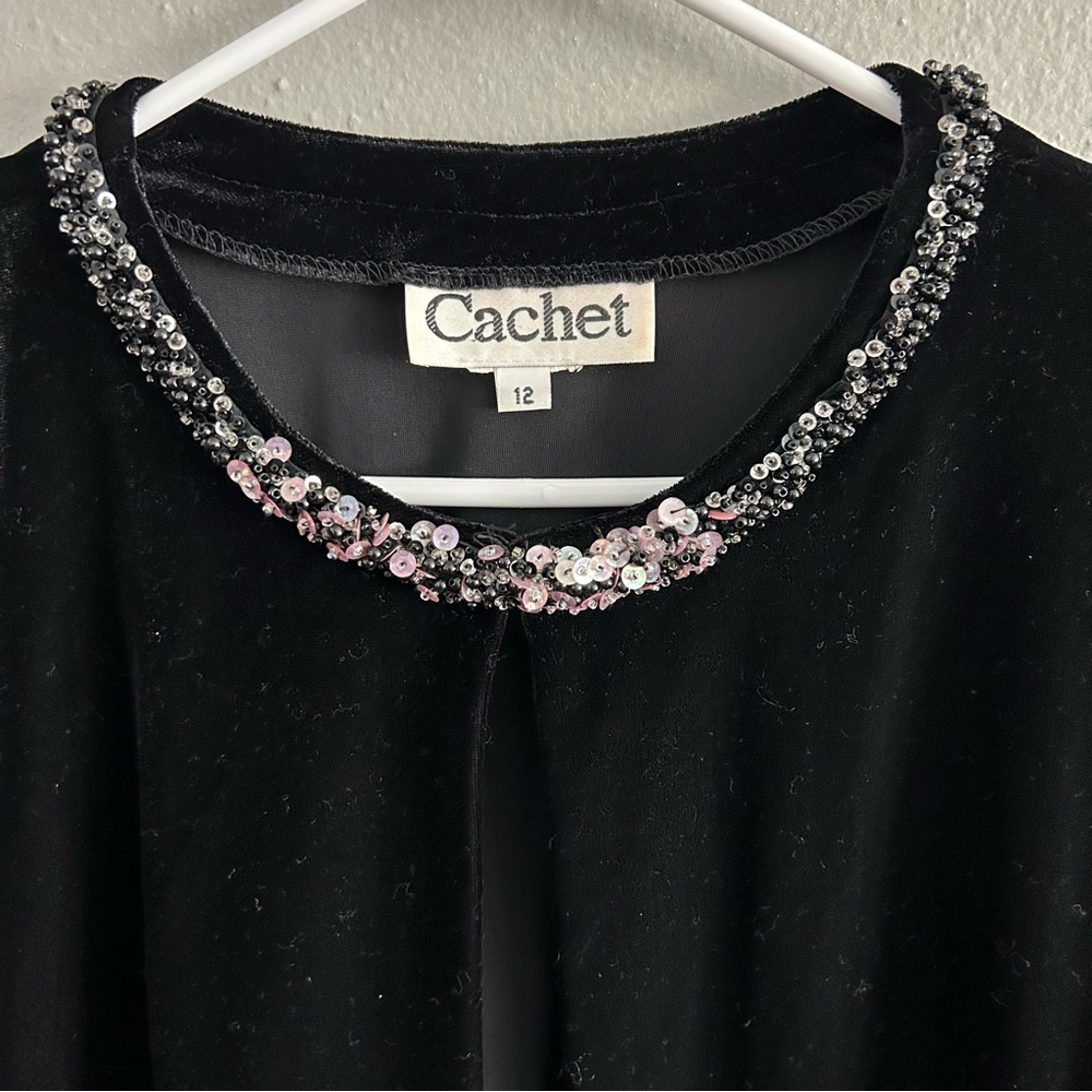 CACHET Beaded Black Velvet Jacket Cardigan Size 12 L Stretch Open Placket Topper - Picture 2 of 6
